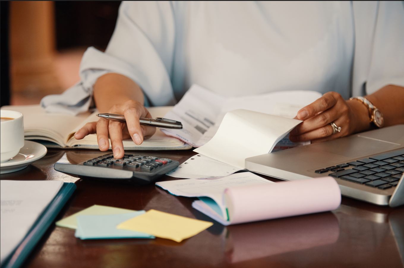 Lorsqu'une personne physique soumise à l'impôt sur le revenu (IR) perçoit des revenus d'une activité commerciale, artisanale ou industrielle, ces revenus sont des bénéfices industriels et commerciaux (BIC). 